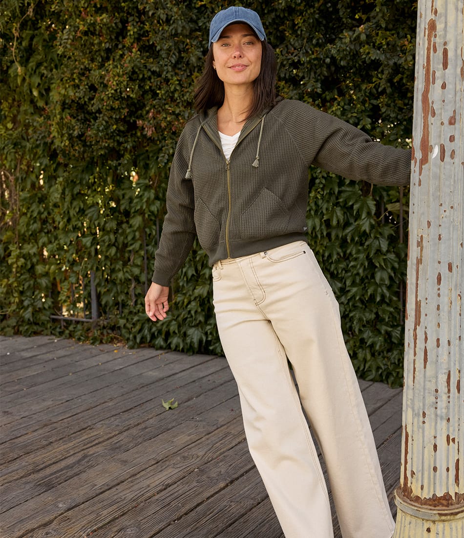 F25_WearitWith_LosAlamosTown_Patio_0866.jpg