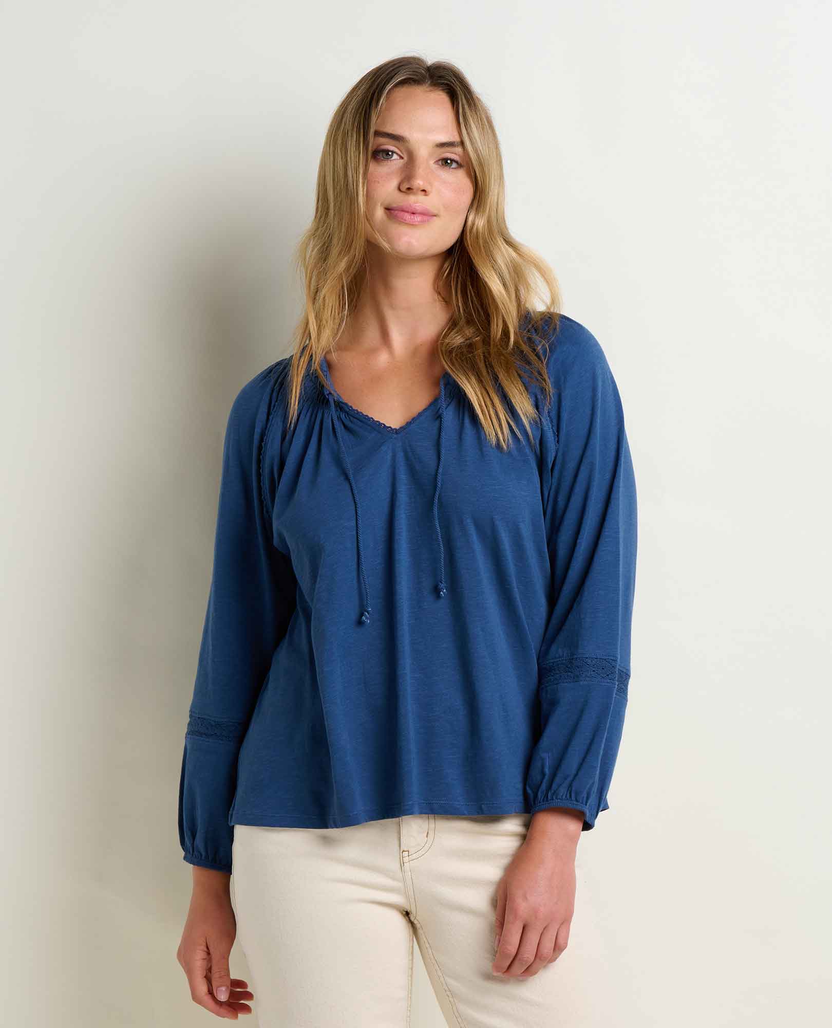 msg:Savanna is 5'9 ½" and is wearing a size small.