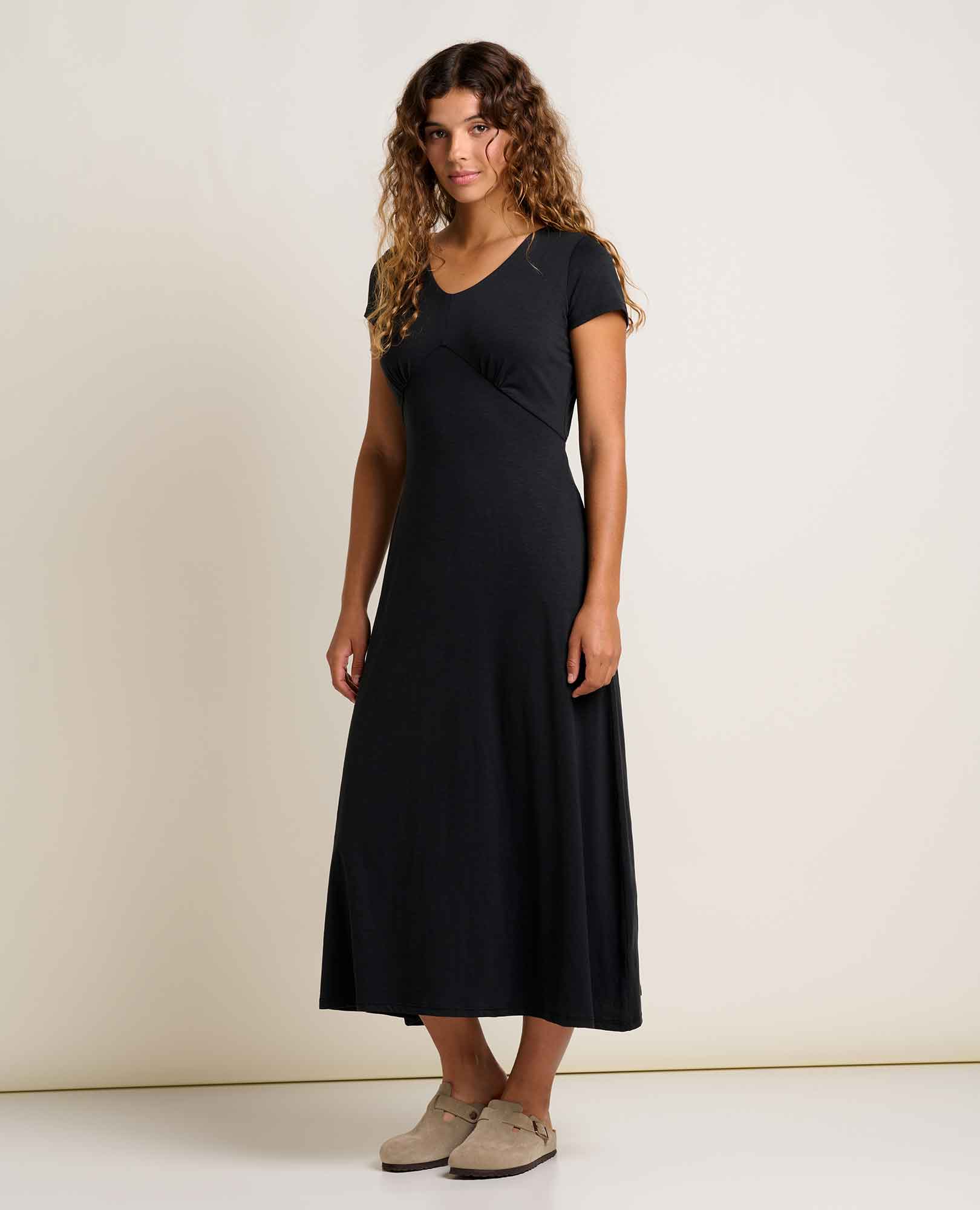 msg:Angelina is 5'8" and is wearing a size small.
