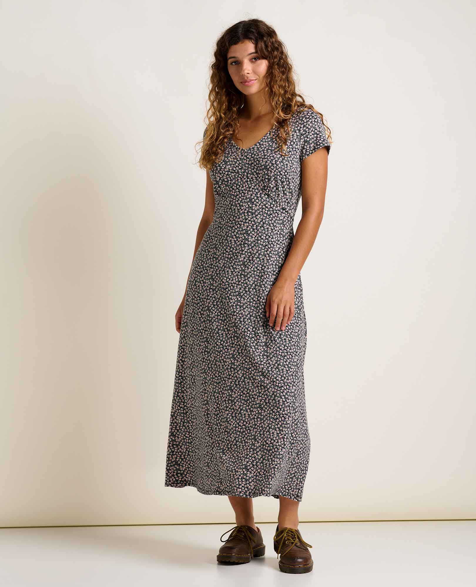 msg:Angelina is 5'8" and is wearing a size small.