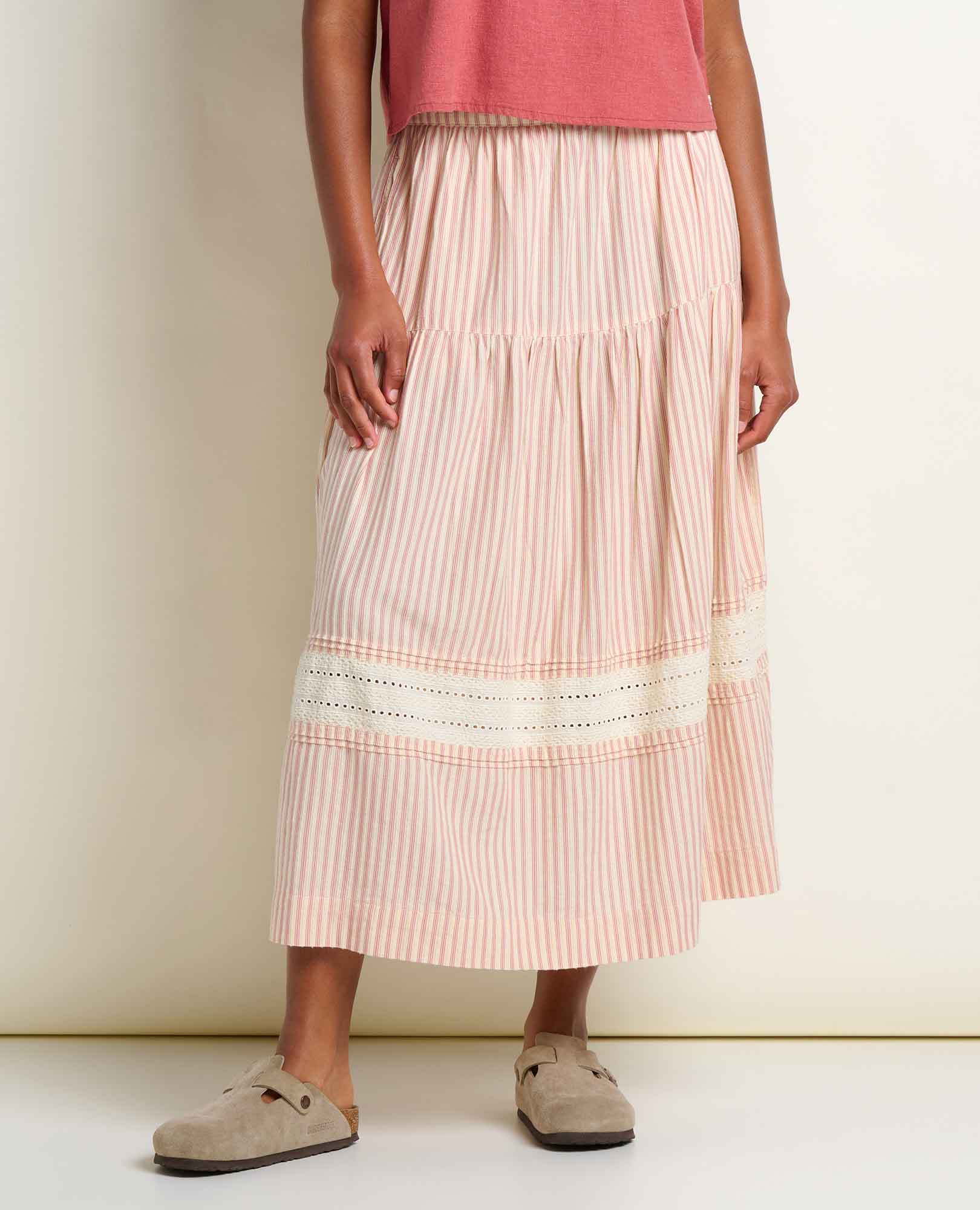 msg:Haylie is 5'8" and is wearing a size small.