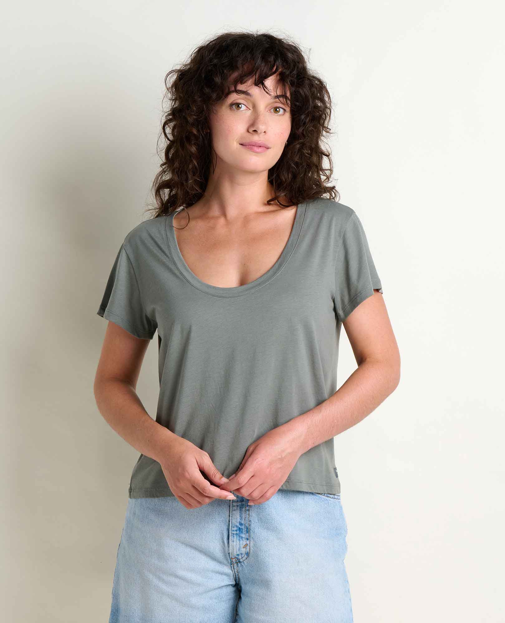 msg:Rayana is 5'9" and is wearing a size small.