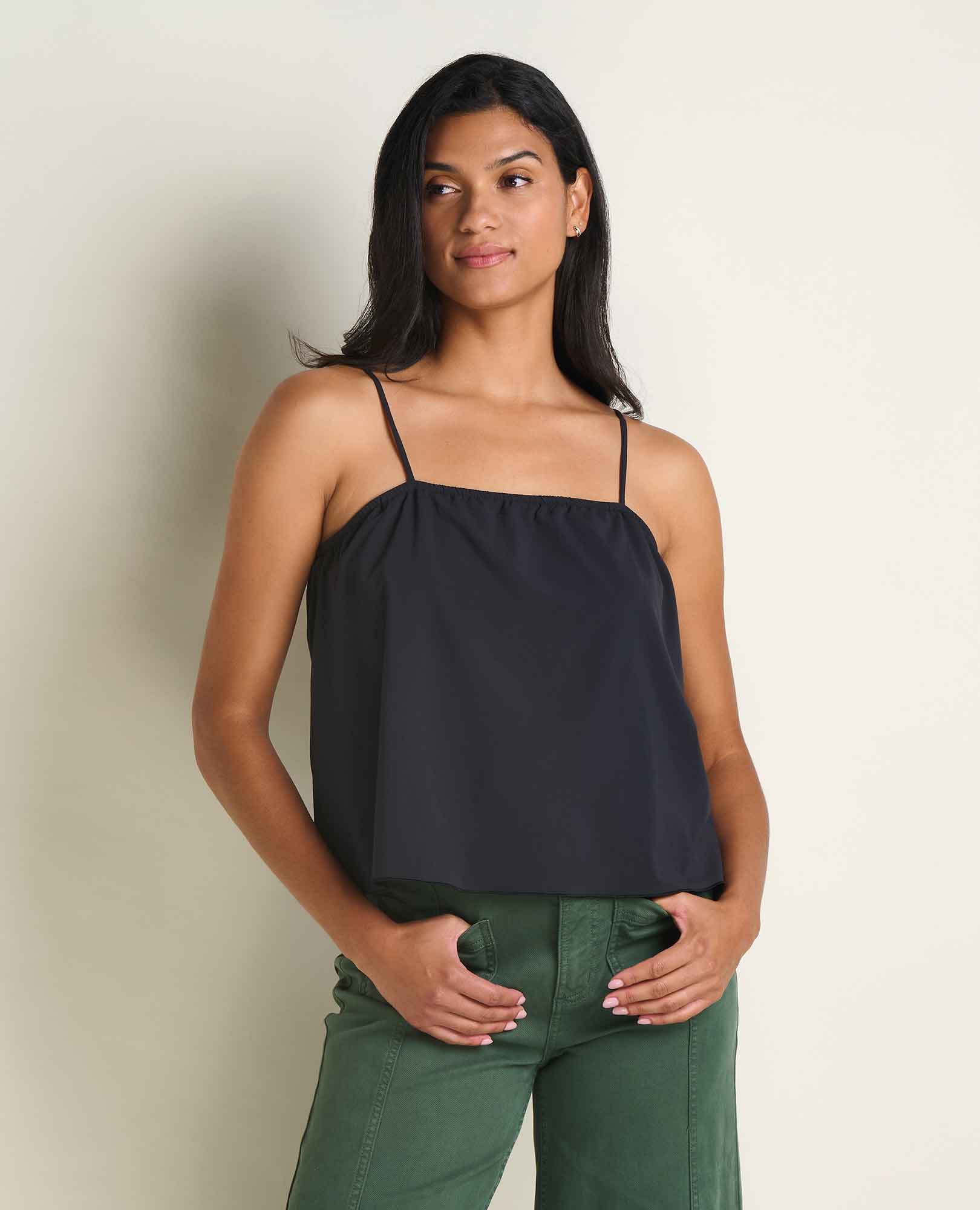 msg:Araya is 5'9" and is wearing a size small.
