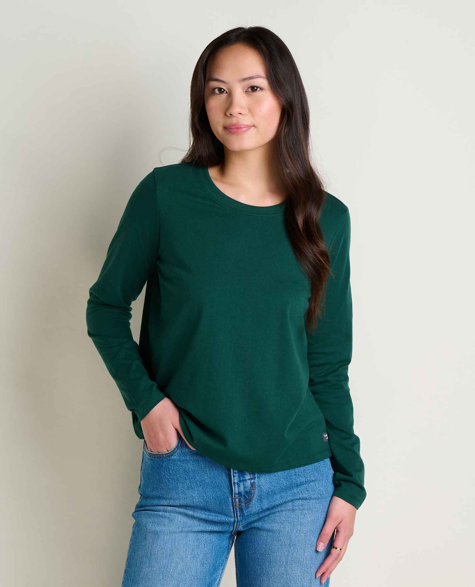 msg:China is 5'8 1/2" and is wearing a size small.
