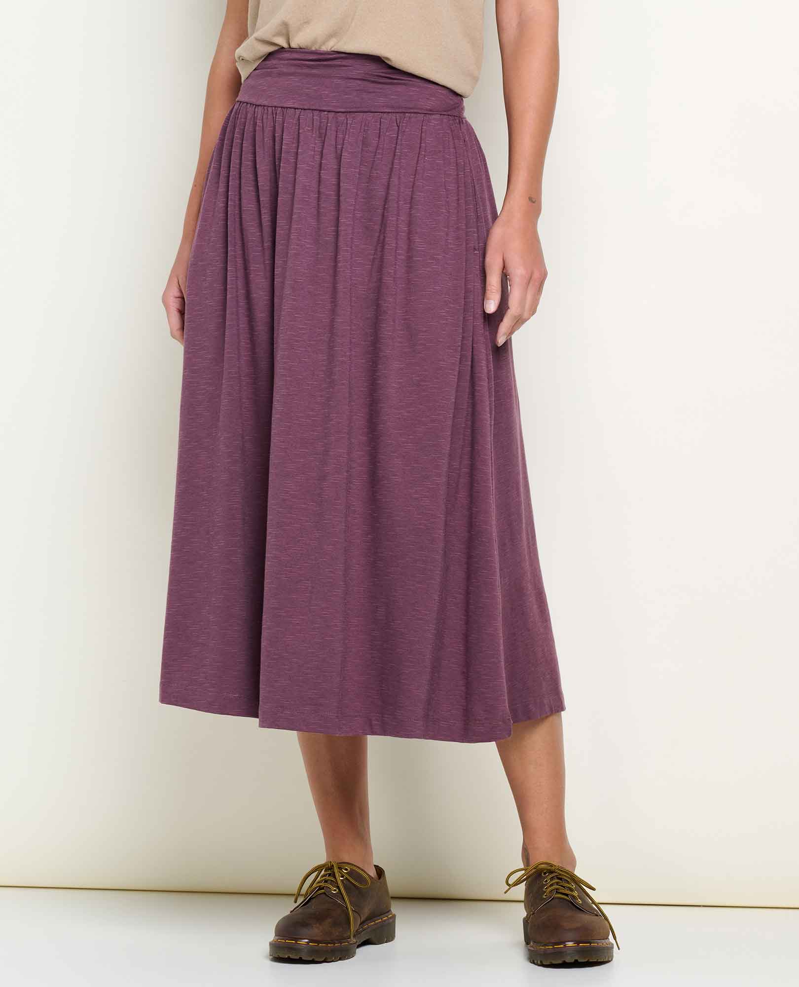 msg:Logan is 5'9 ½" and is wearing a size small.