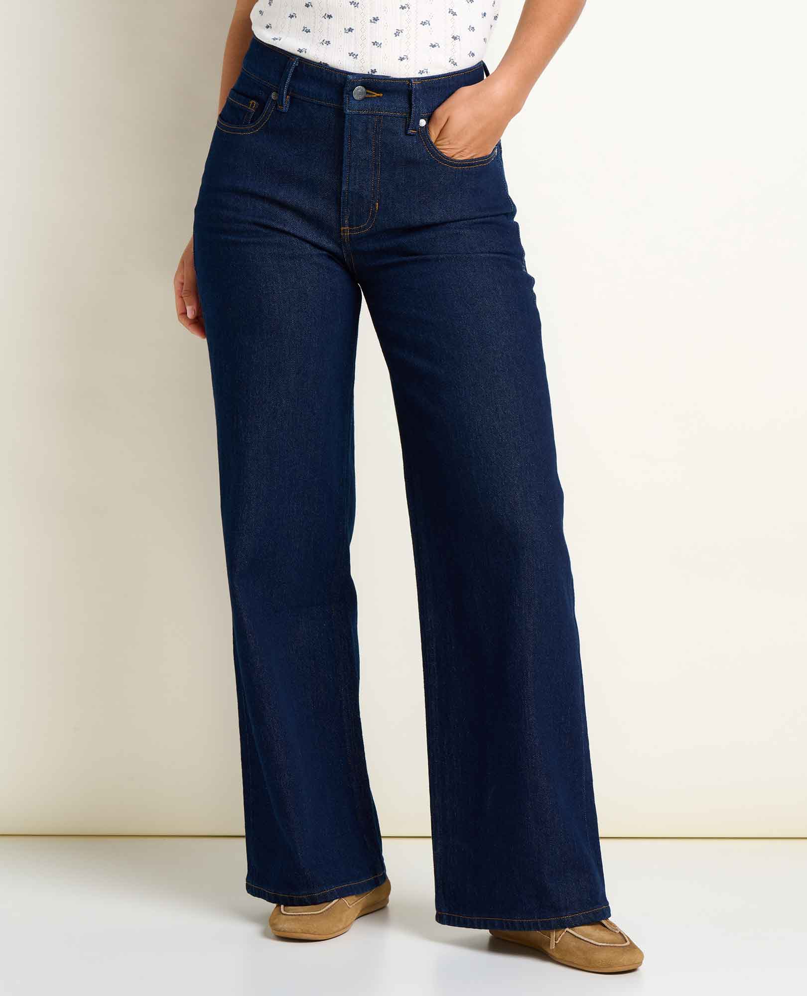msg:Angelina is 5'8" and is wearing a size 6.