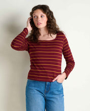 msg:Chloe is 5'10" and is wearing a size small.