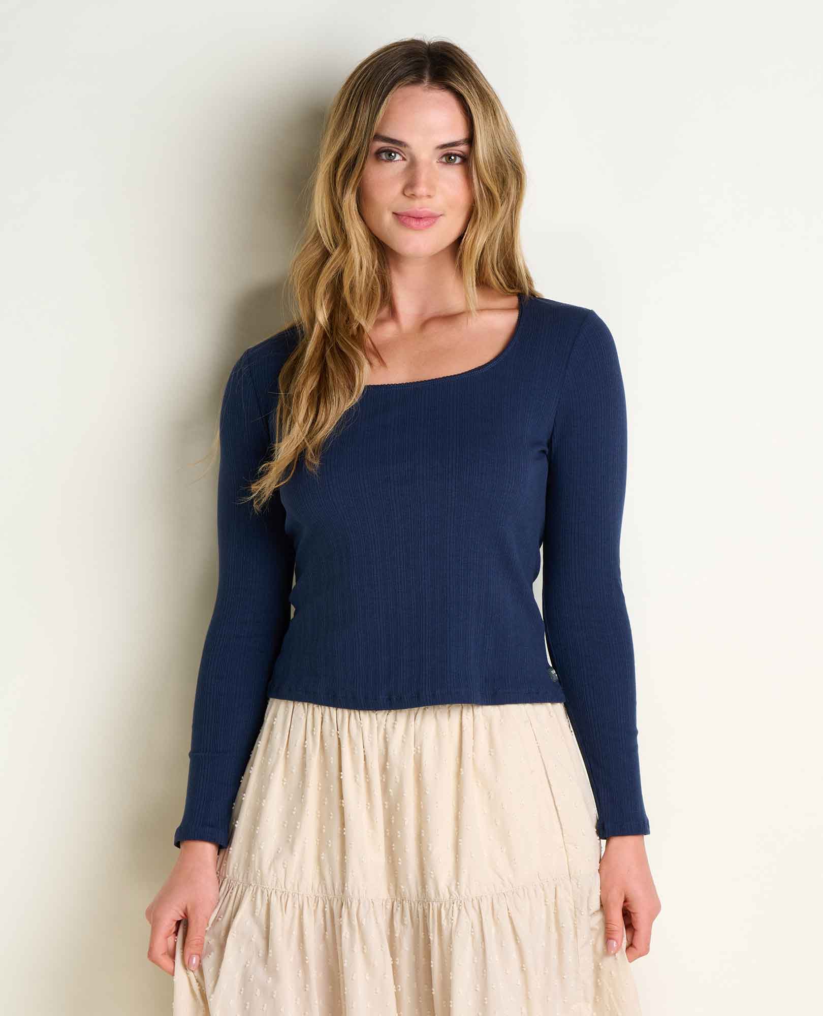 msg:Savanna is 5'9 ½" and is wearing a size small.