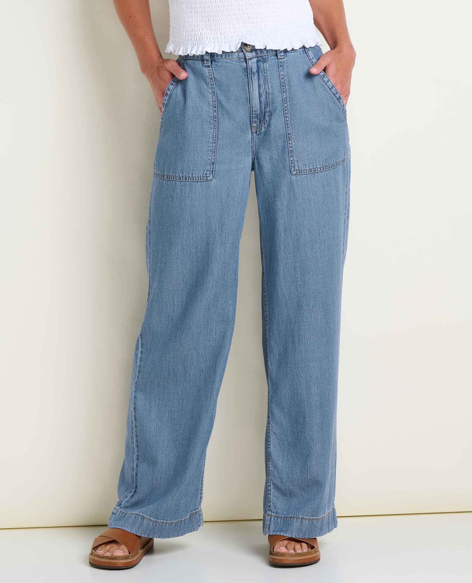msg:Logan is 5'9 ½" and is wearing a size small.