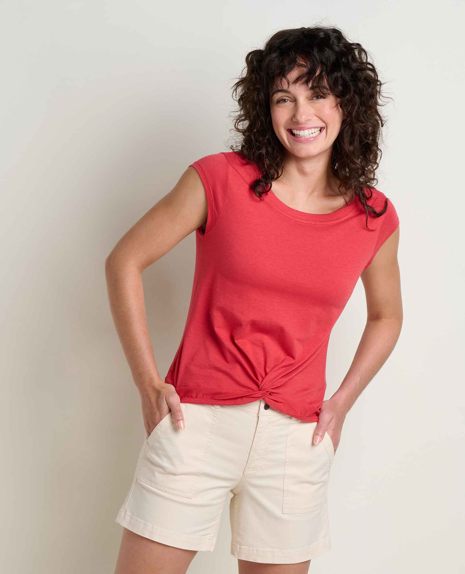 msg:Rayana is 5'9" and is wearing a size small.