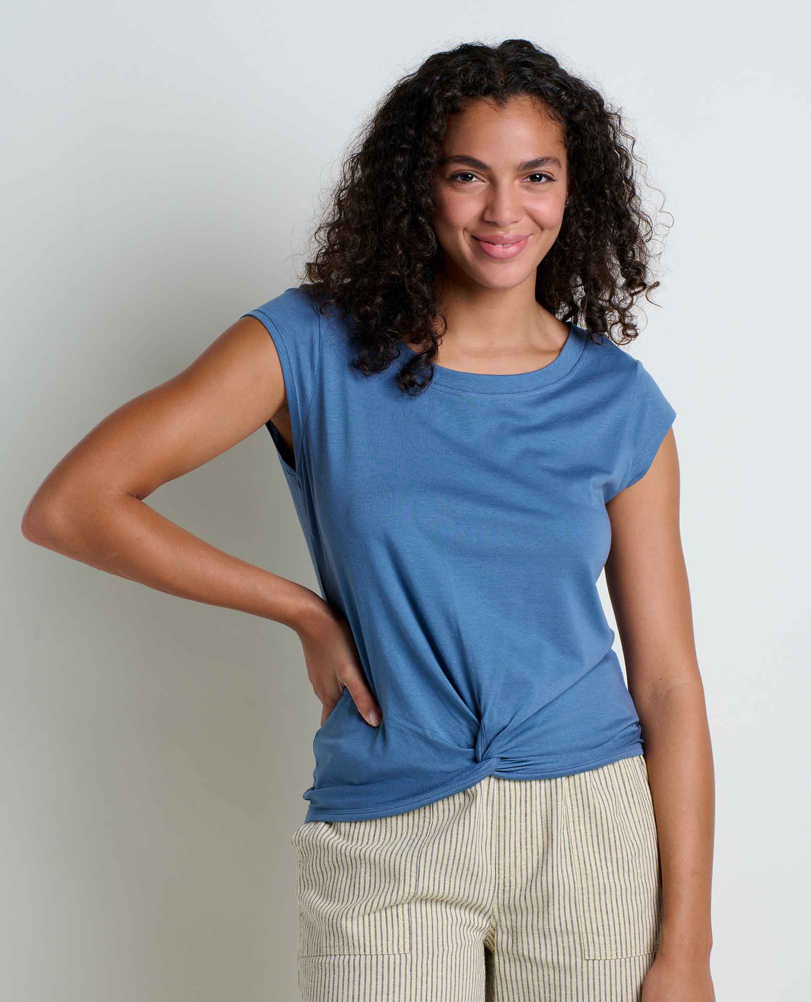 msg:Kayla is 5'9" and is wearing a size Small.