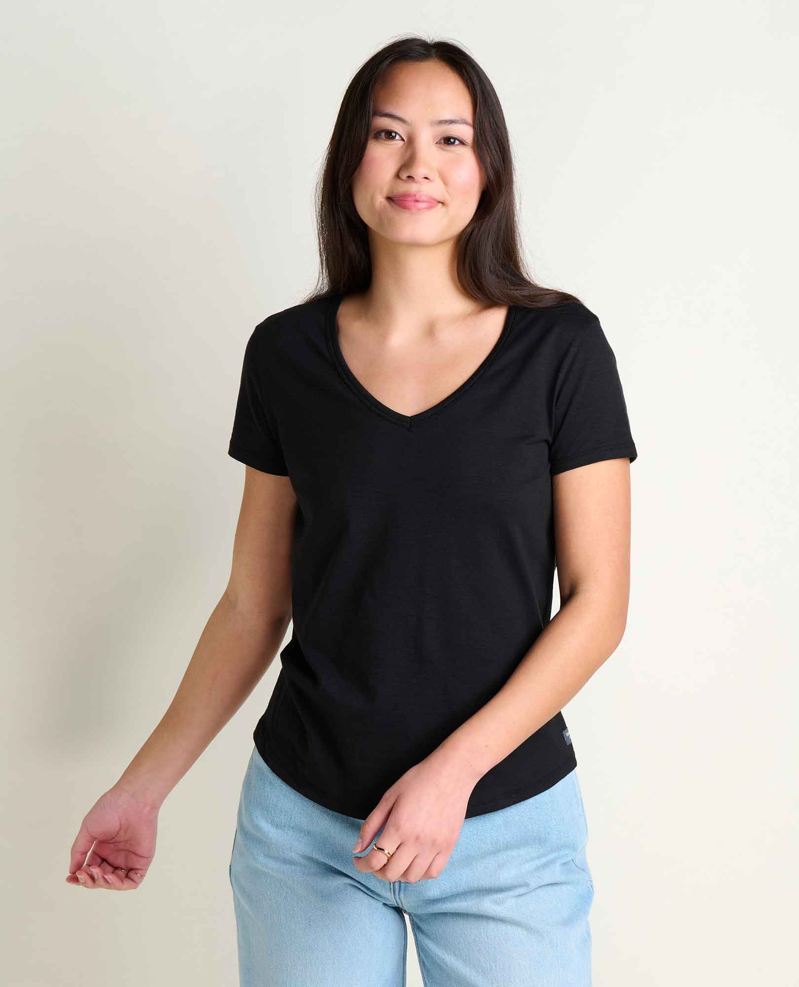 msg:China is 5'8" and is wearing a size small.
