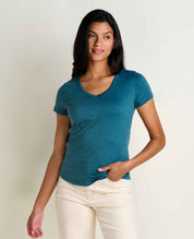 msg:Araya is 5'9 1/2" and is wearing a size small.