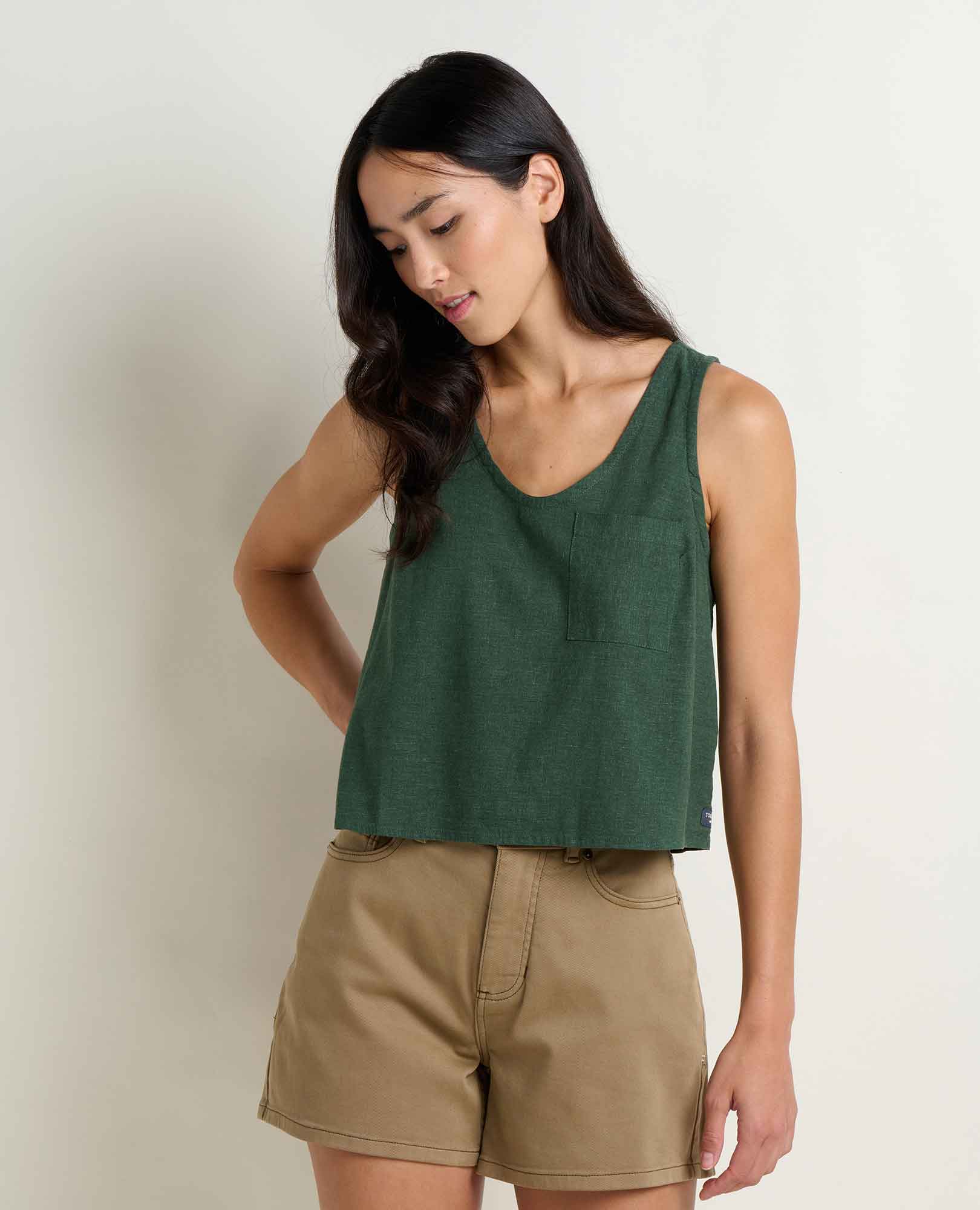 msg:Collette is 5'9 ½" and is wearing a size small.