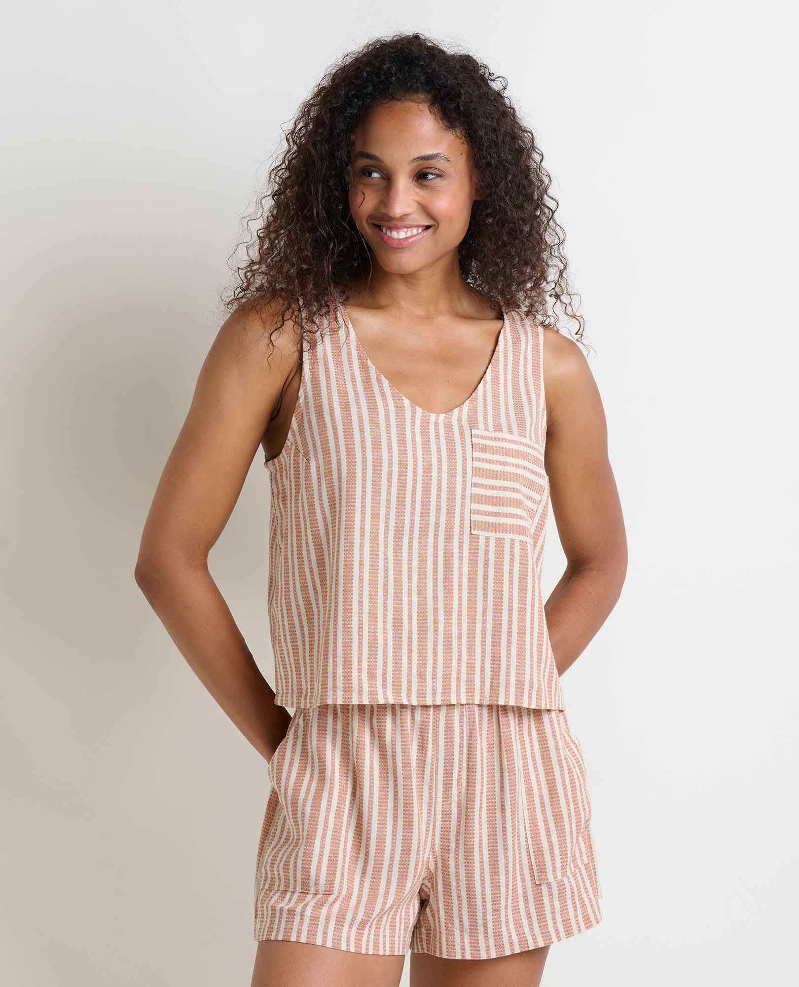 msg:Jess is 5'10" and is wearing a size Small.
