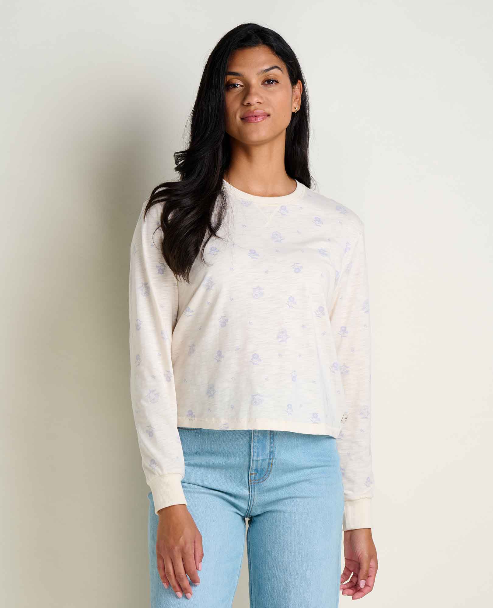 2" and is wearing a size small.