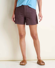 msg:Logan is 5'9 ½" and is wearing a size 6.