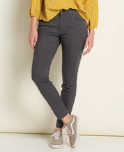 msg: Monica is 5'10" and is wearing a Size 6