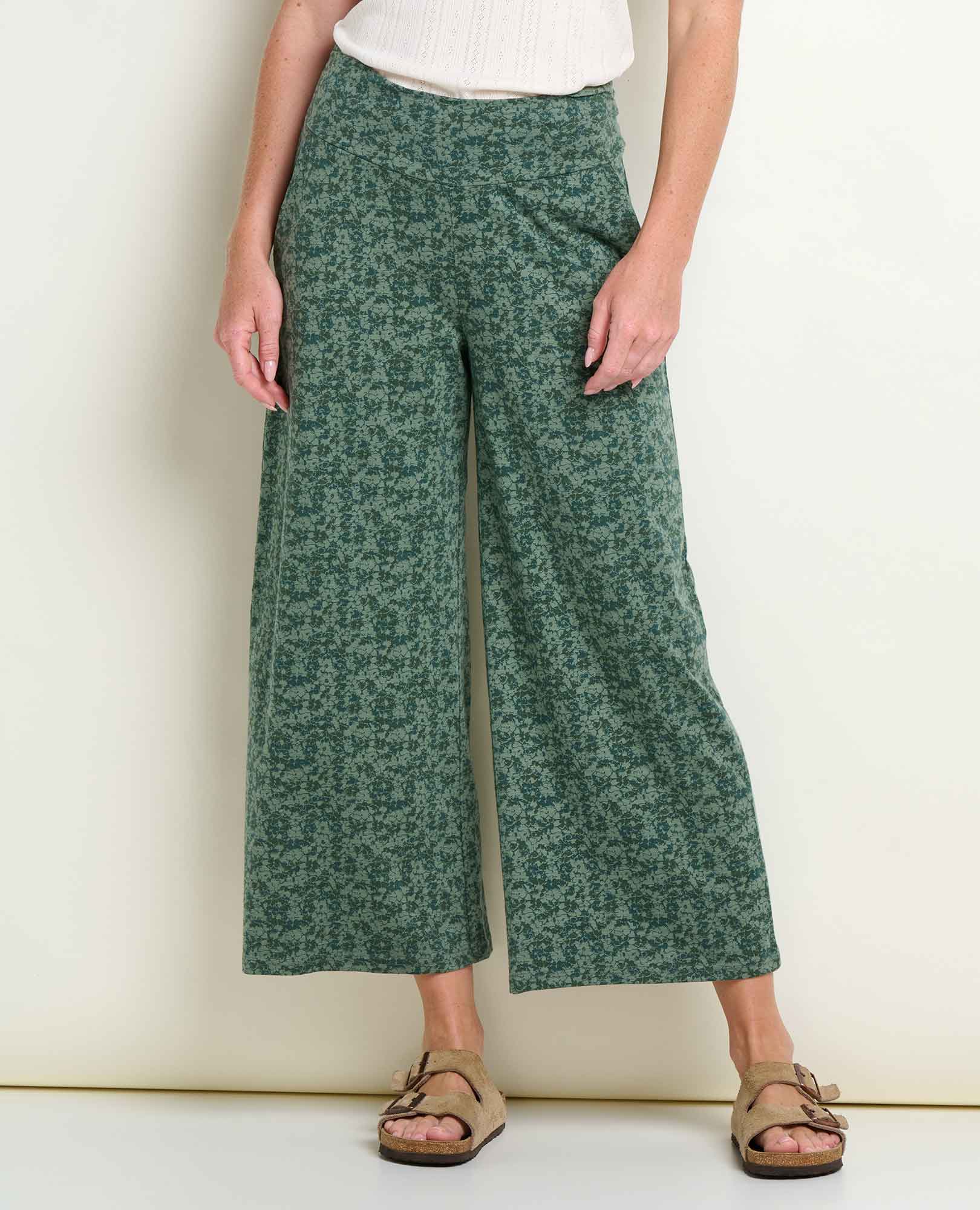 msg:Kristen is 5'8 1/2" and is wearing a size small.