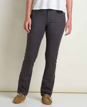 msg:Rayana is 5'9" and is wearing a size 6.