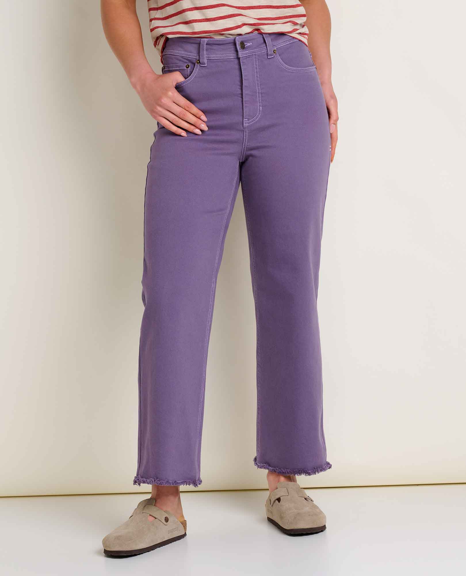 msg:Savanna is 5'9½" and is wearing a size 6.