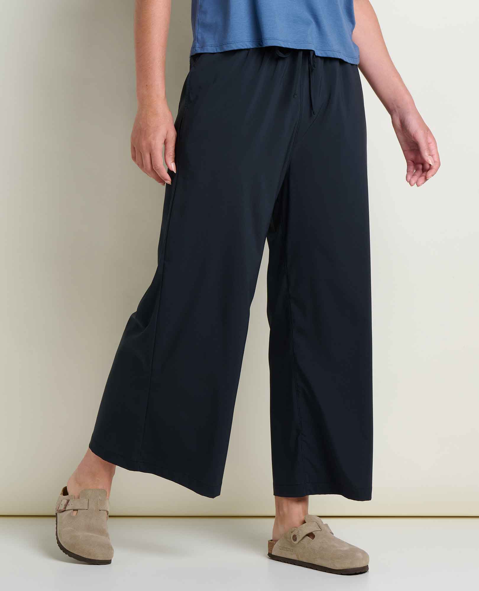 msg:Rayana is 5'9" and is wearing a size small.