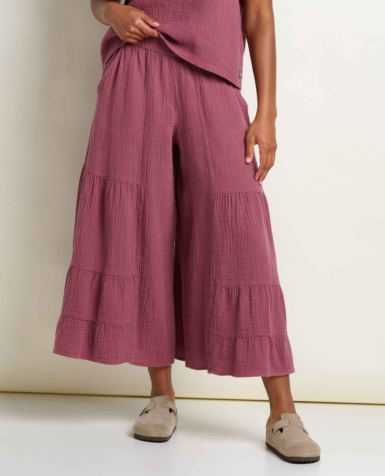 msg:Haylie is 5'8" and is wearing a size small.