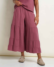msg:Haylie is 5'8" and is wearing a size small.