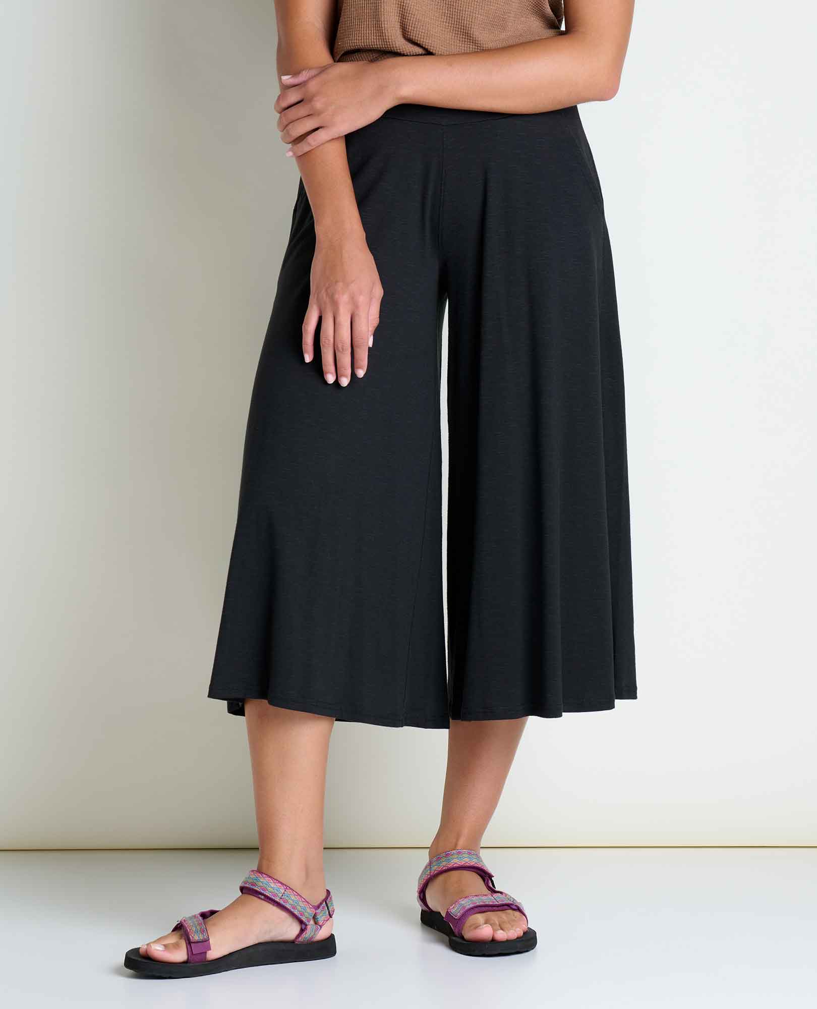 msg:Kayla is 5'9" and is wearing a size small.