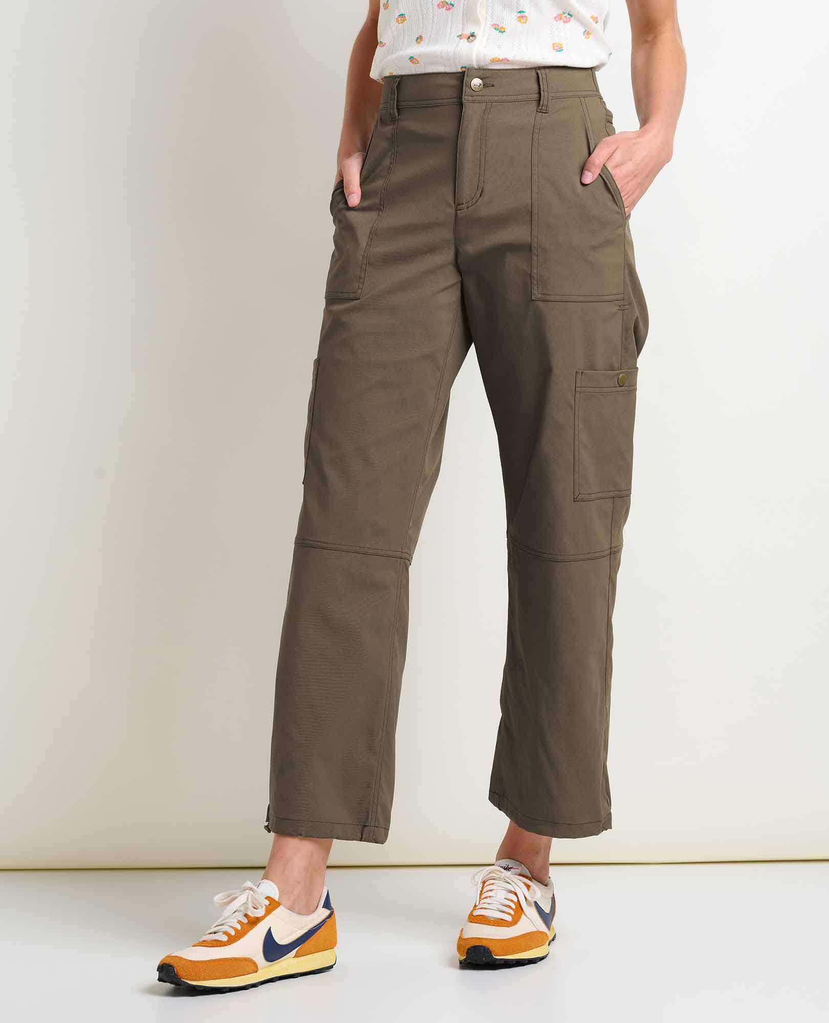 msg:Gina is 5'9" and is wearing a size 6.