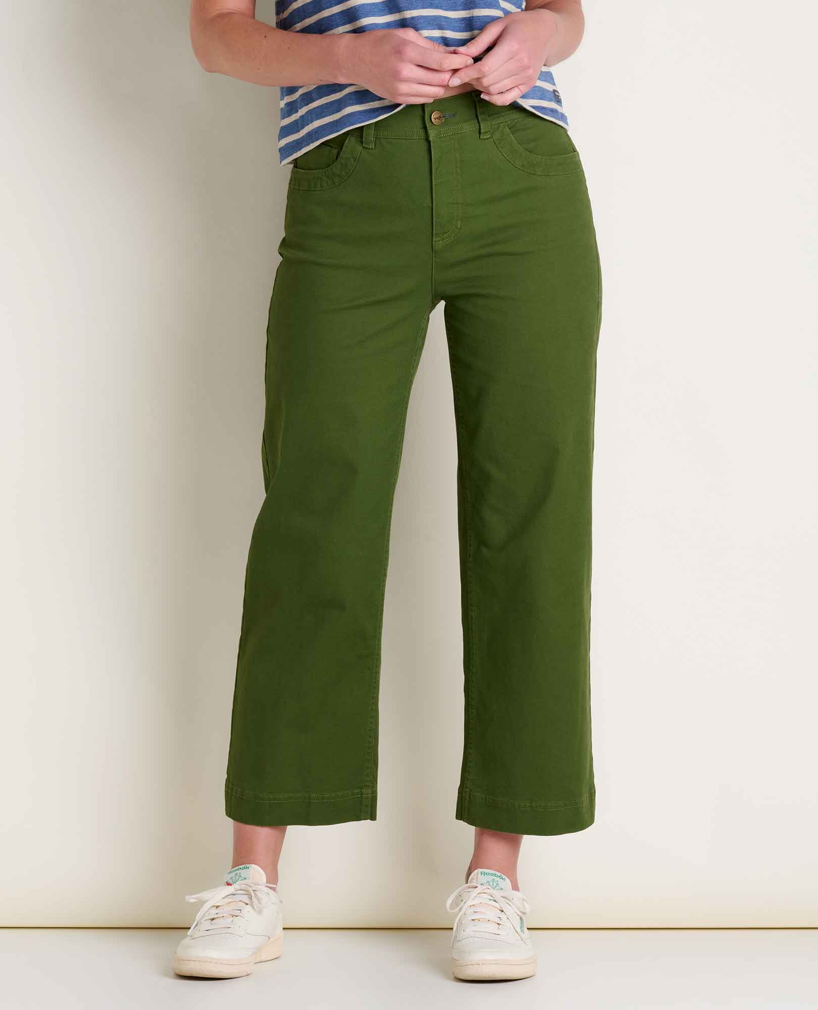 msg:Logan is 5'9 ½" and is wearing a size 6.