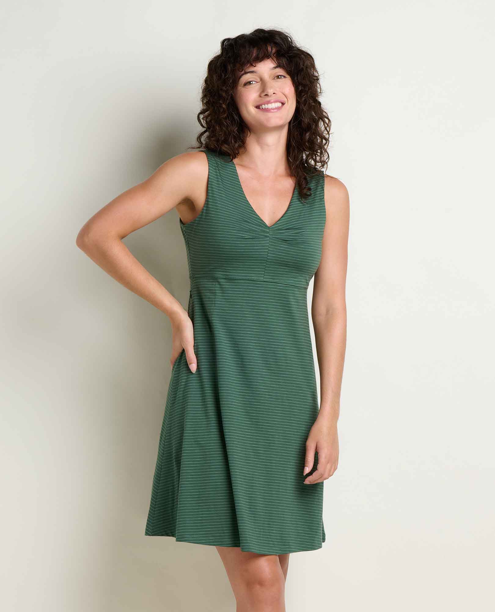 msg:Rayana is 5'9" and is wearing a size small.