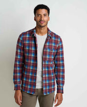 msg:Adom is 6'2" and is wearing a size medium.