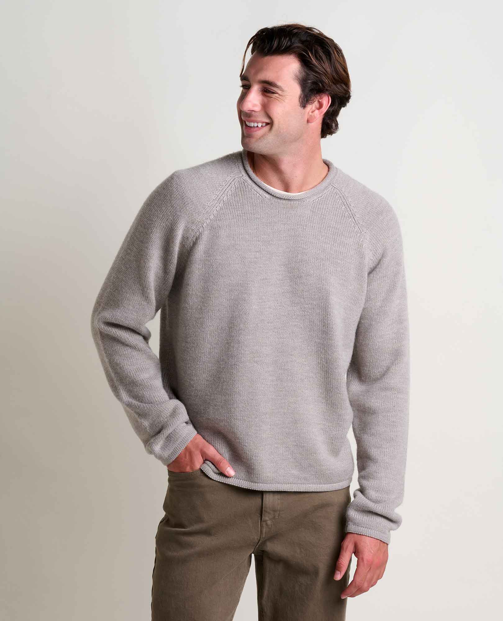 msg:Jacob is 6'1 ½" and is wearing a size medium.