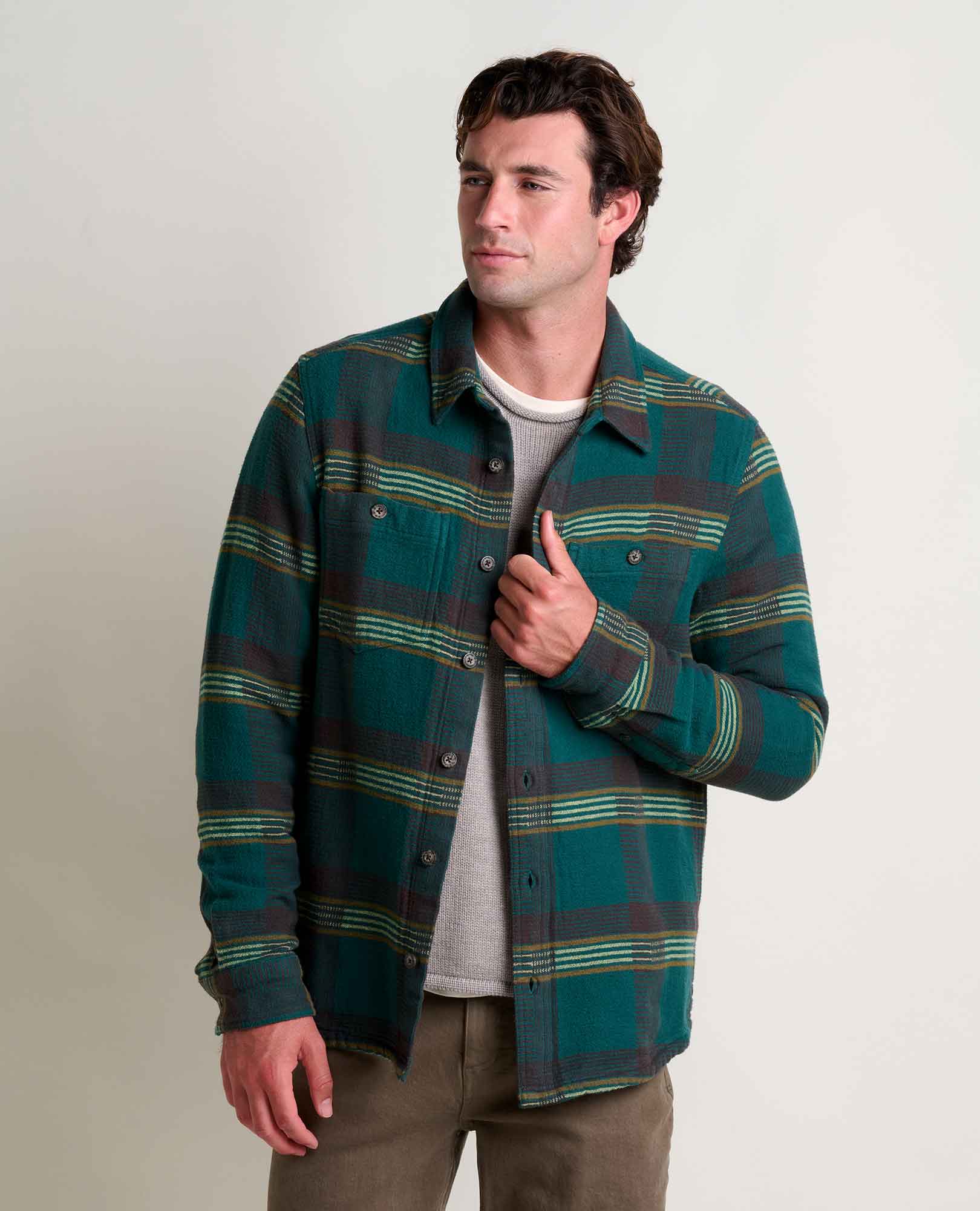 msg:Jacob is 6'1 ½" and is wearing a size medium.