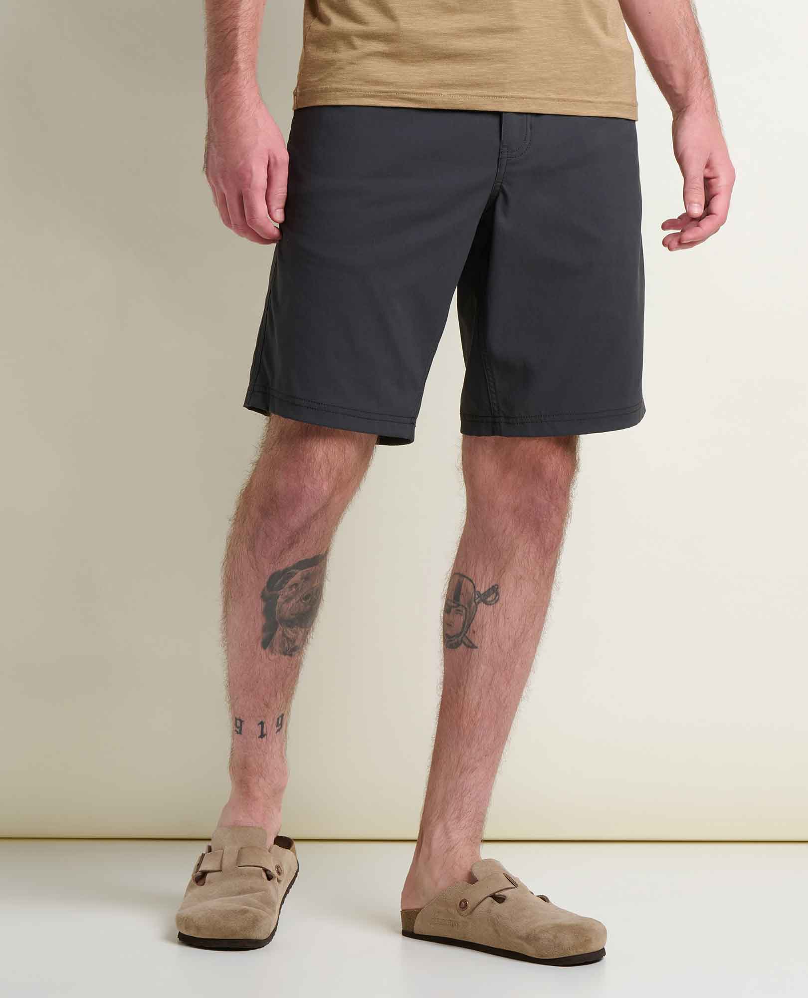 msg:Brandon is 6'1" and is wearing a size 32.