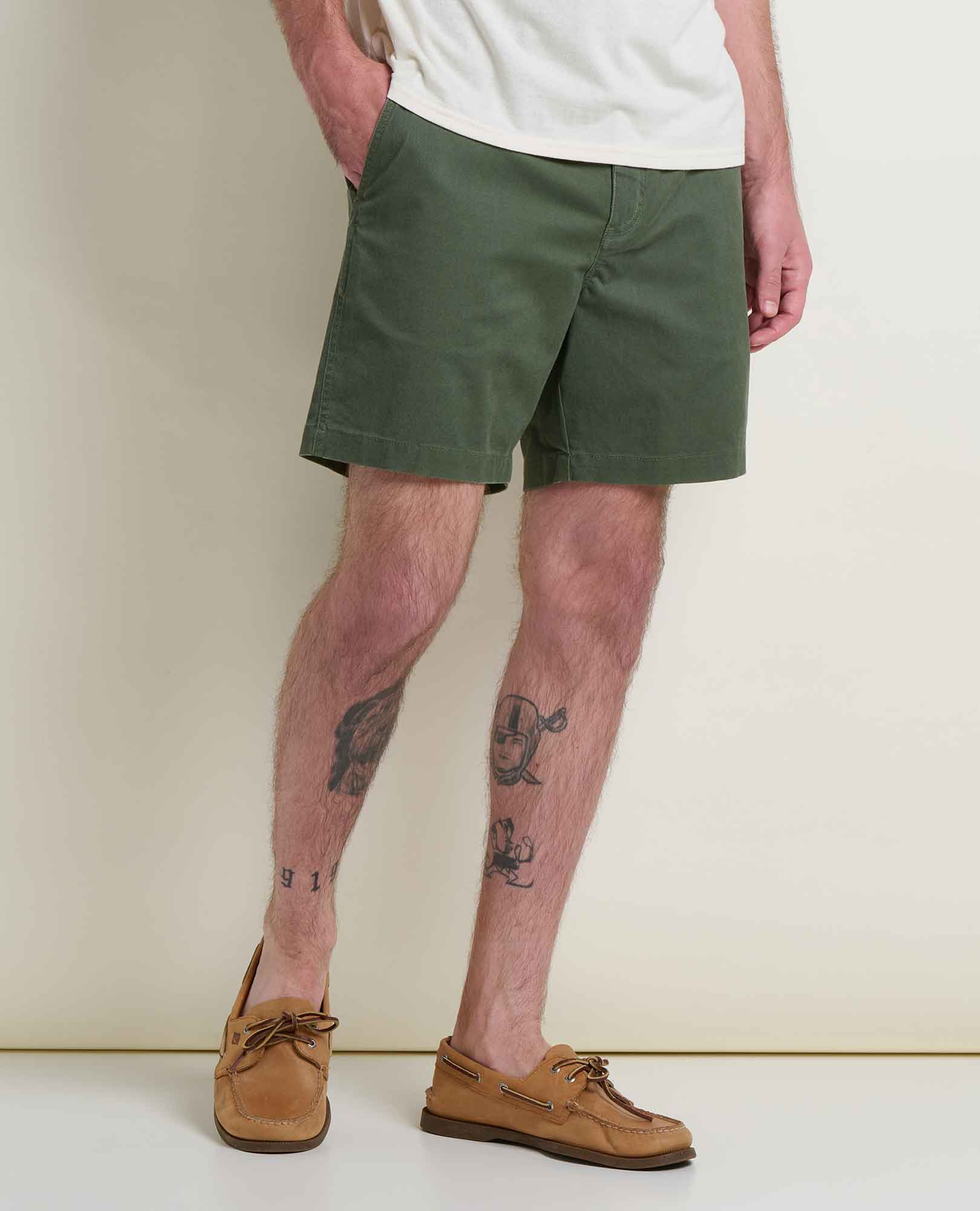 msg:Brandon is 6'1" and is wearing a size 32, 7" inseam.