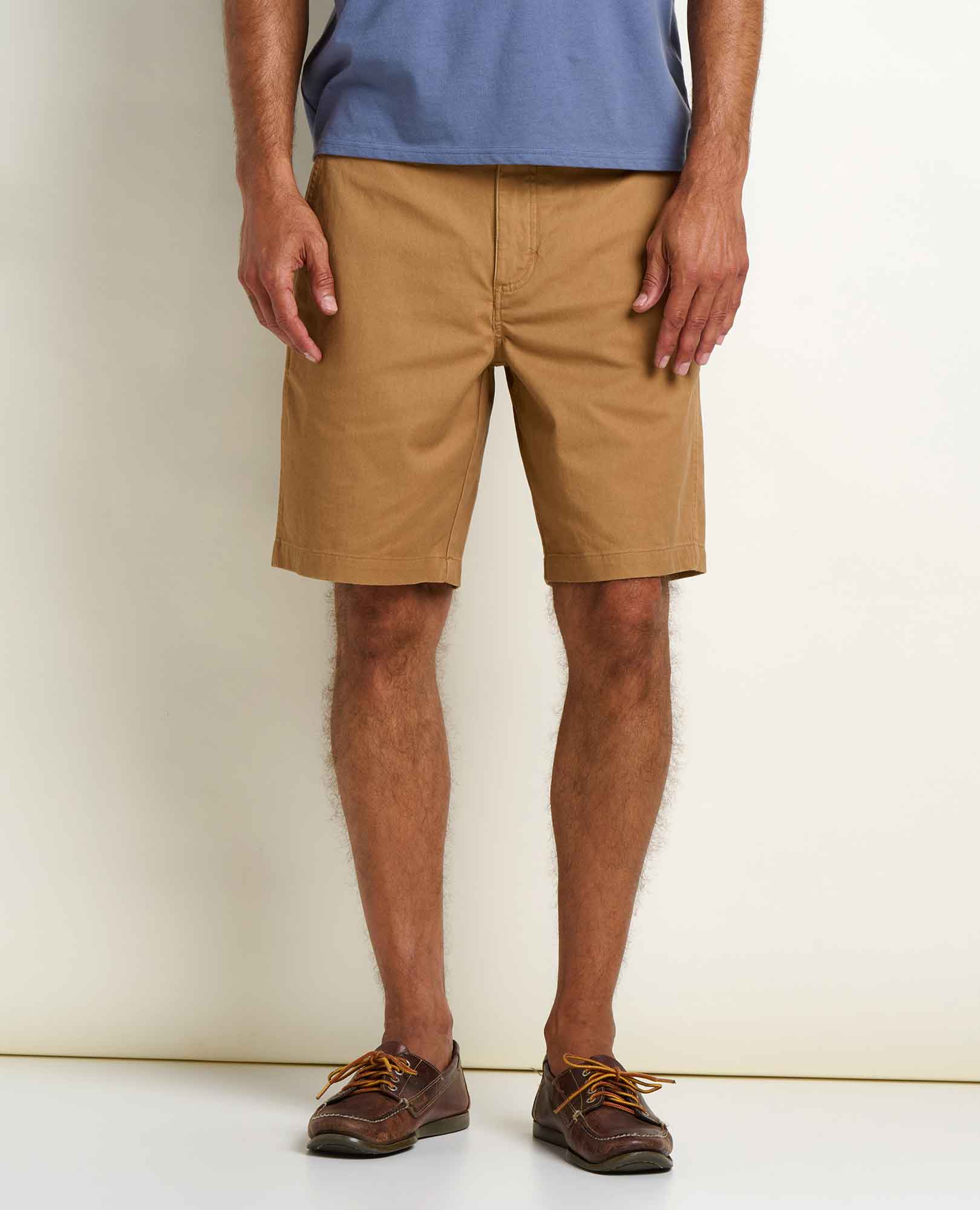 msg:Anderson is 6'2" and is wearing a size 32, 9.5" inseam.