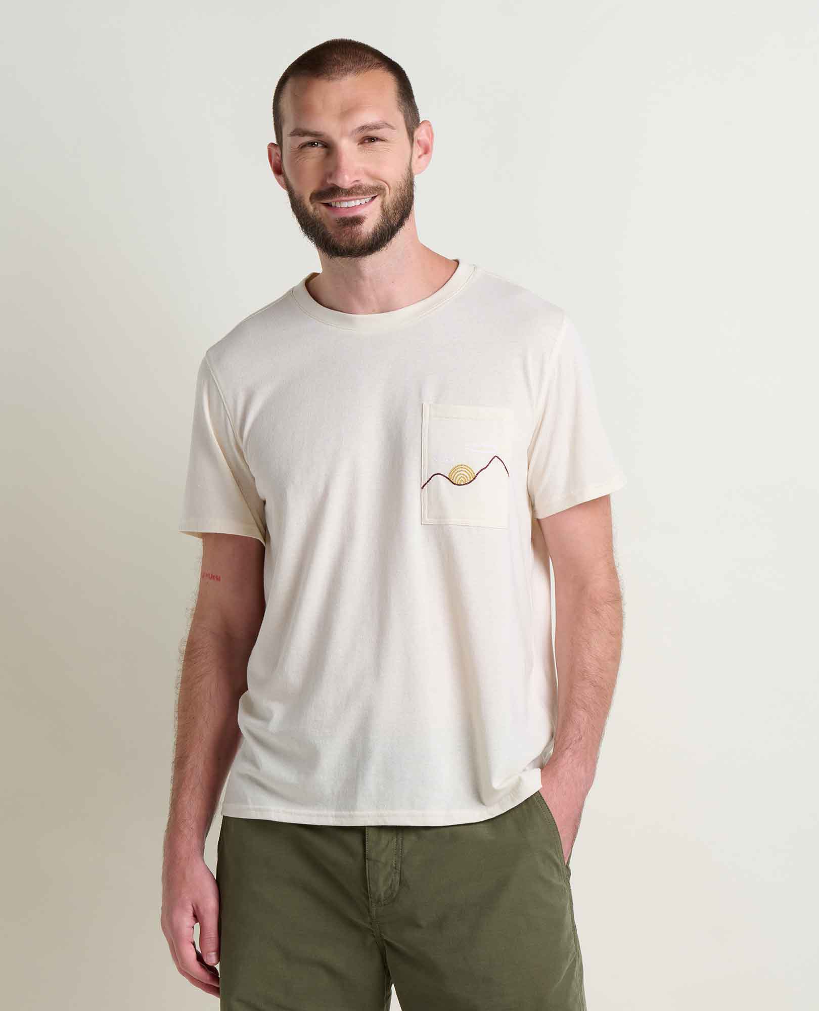 msg:Brandon is 6'1" and is wearing a size medium.