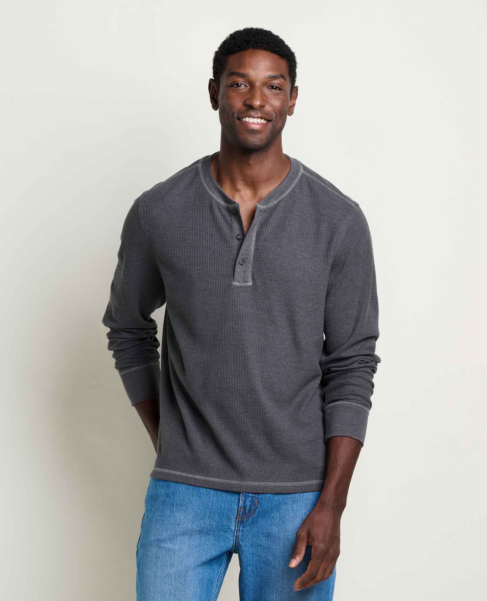 msg:Jamal is 6'2" and is wearing a size medium.