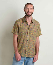msg:Brandon is 6'1" and is wearing a size medium.