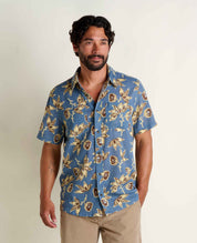 msg:Beau is 6'0" and is wearing a size medium.