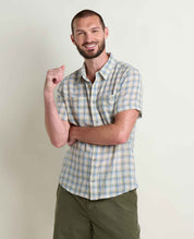 msg:Brandon is 6'1" and is wearing a size medium.
