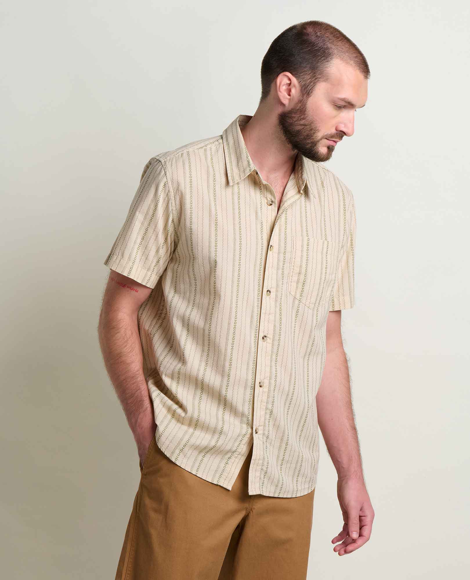 msg:Beau is 6'0" and is wearing a size medium.