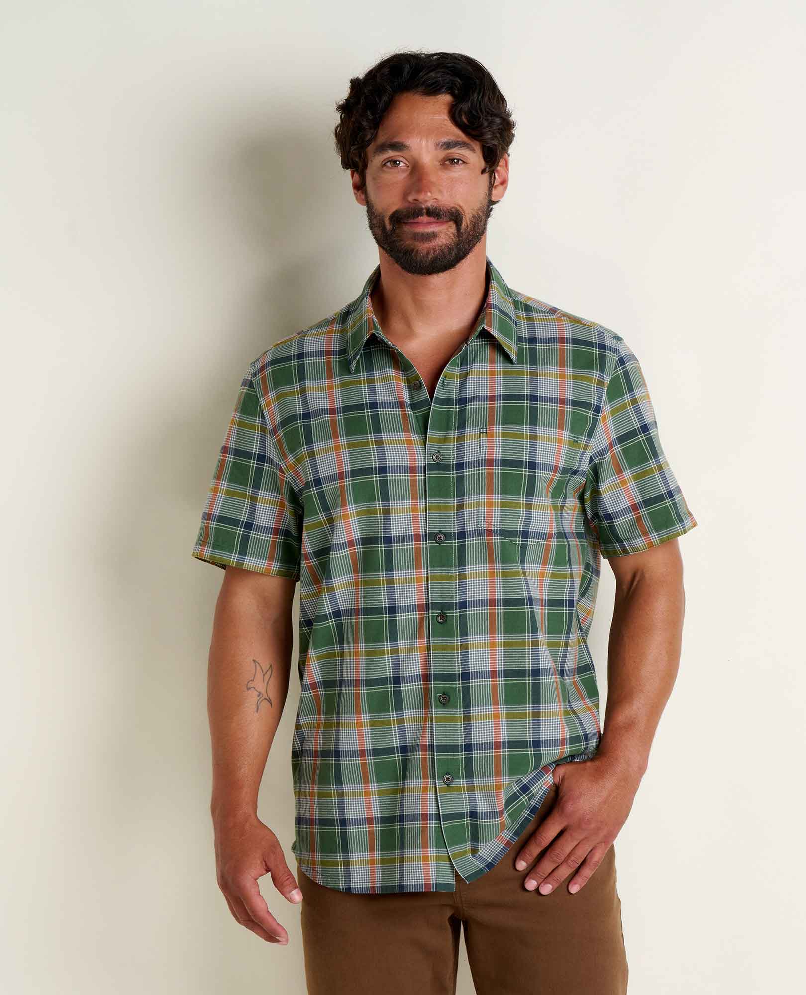 msg:Beau is 6'0" and is wearing a size medium.