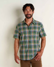 msg:Beau is 6'0" and is wearing a size medium.