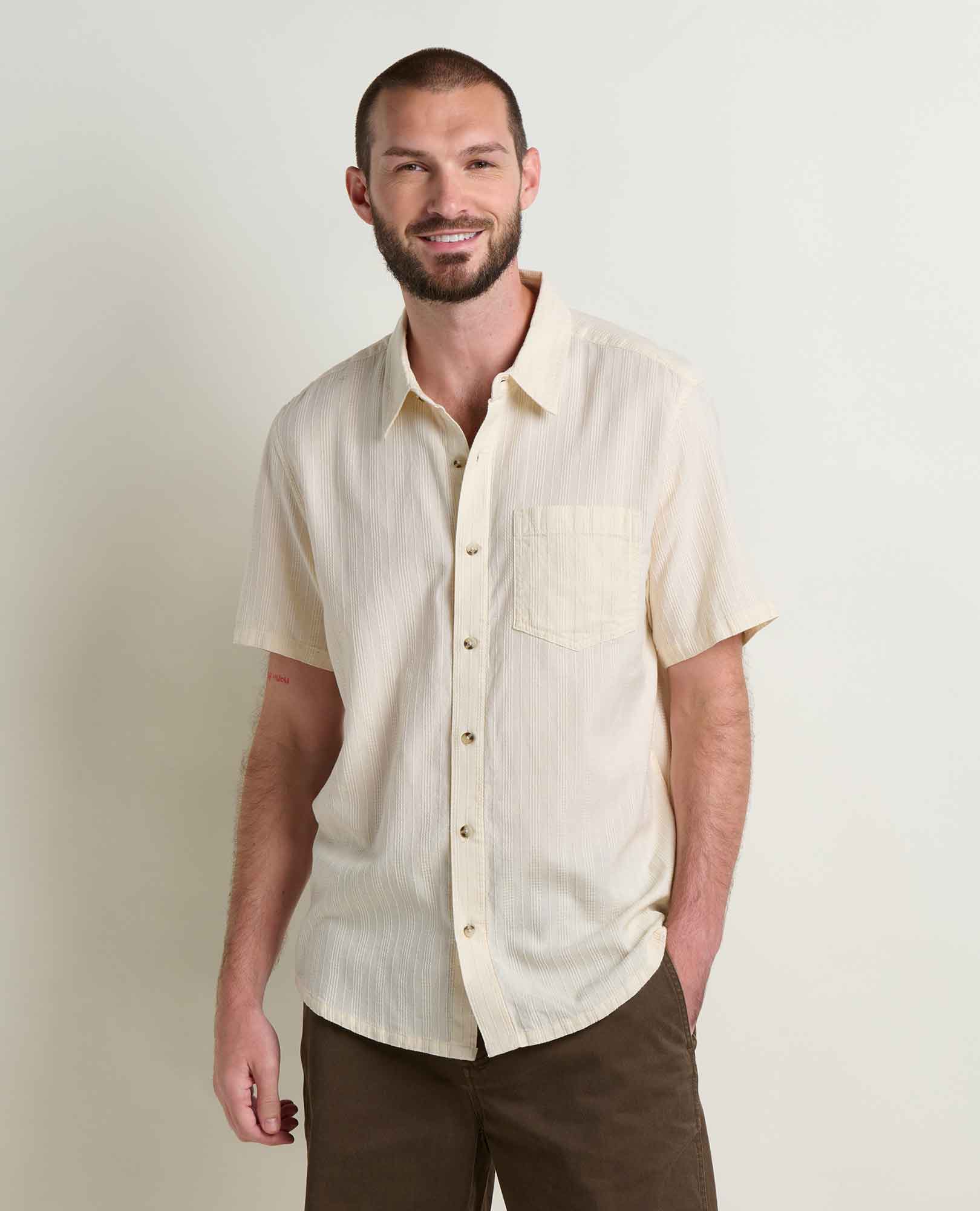 msg:Brandon is 6'1" and is wearing a size medium.