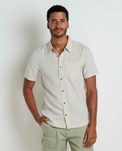 msg:Adom is 6'2" and is wearing a size medium.