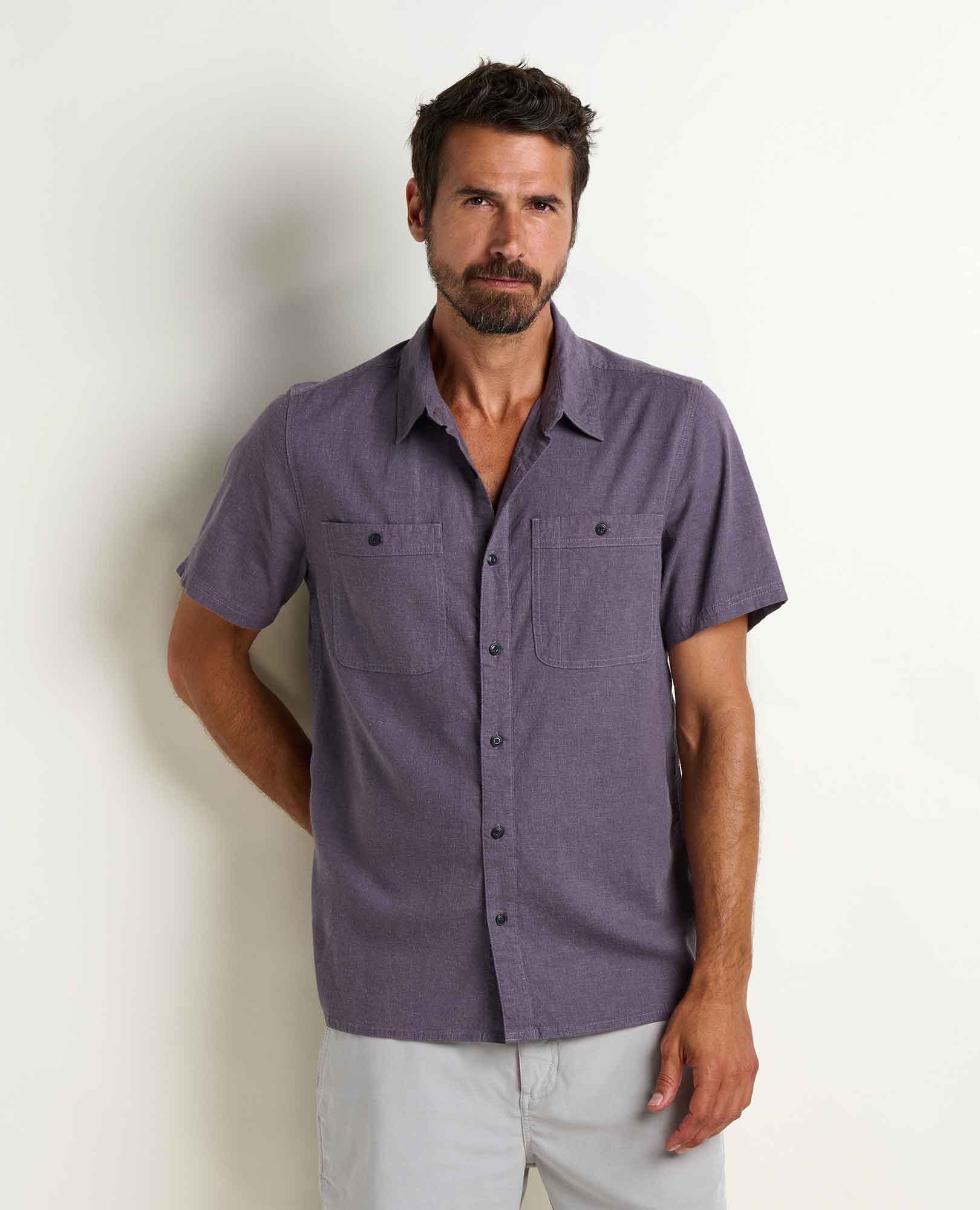 msg:Anderson is 6'2" and is wearing a size medium.