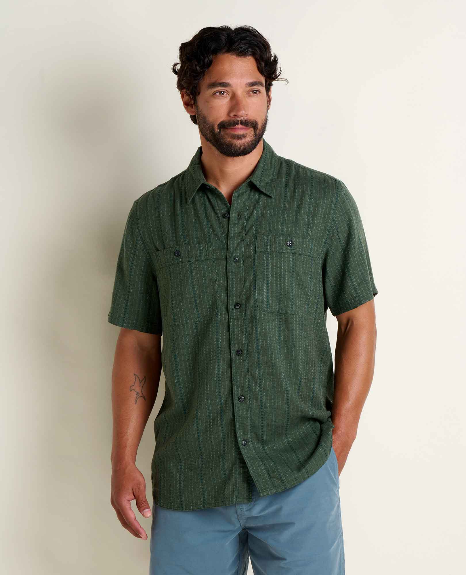 msg:Beau is 6'0" and is wearing a size medium.